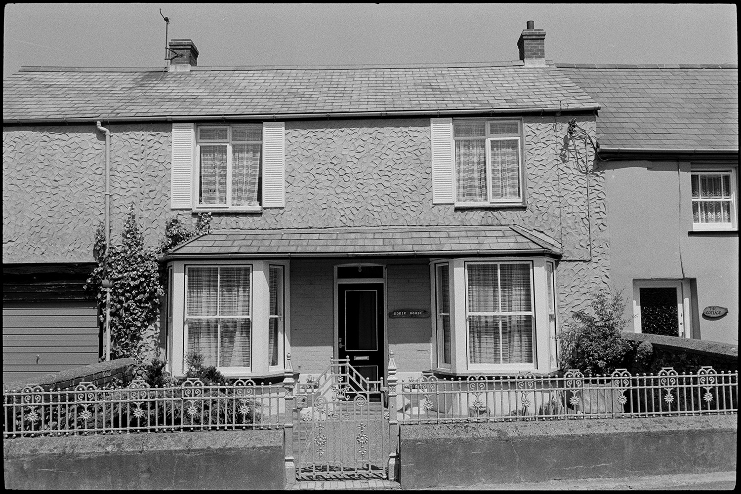 House, comparison with old photo.
[Front view of Doric House, North Road, High Bickington. This house used to be a Saddler's shop. The upstairs windows have shutters.]
