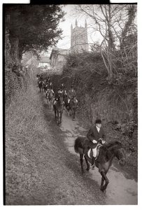Hunt setting off down Rock Hill by James Ravilious