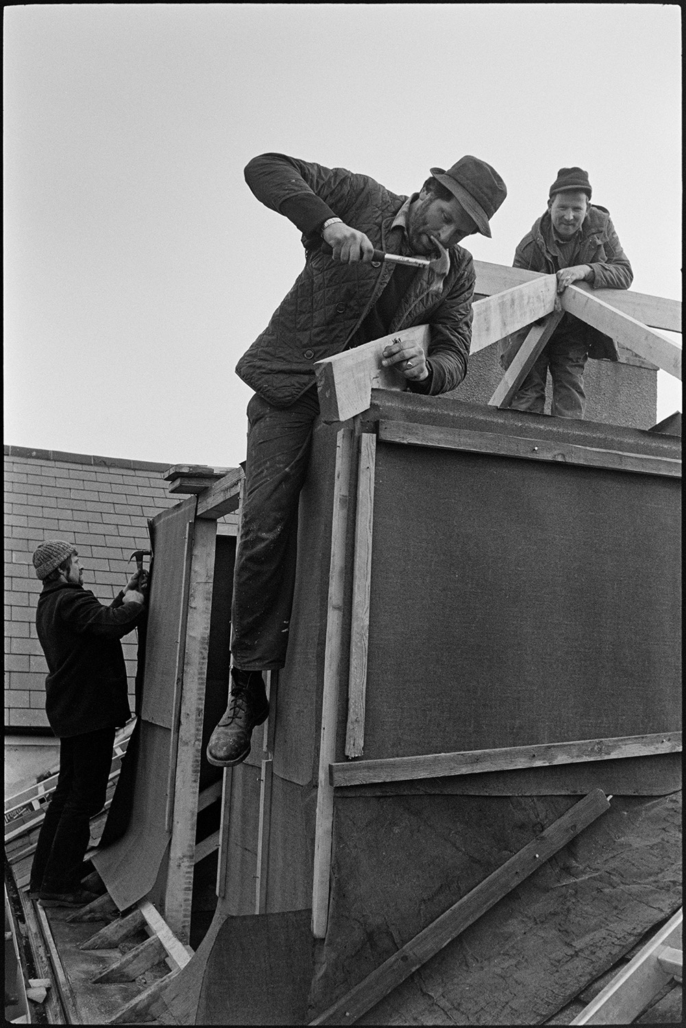 Builders re-slating roof and building dormer window.
[Chris Hiscock and two other builders installing a dormer window in the roof space of Western House, New Street, Chulmleigh. The work was done to create a dark room for James Ravilious.]